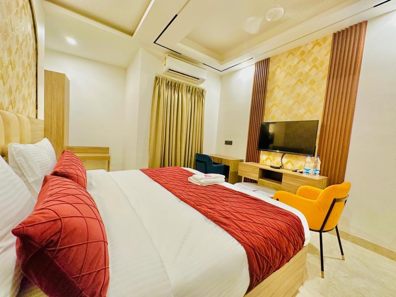 Hotel Hsp Plaza Nueva Delhi Exterior foto